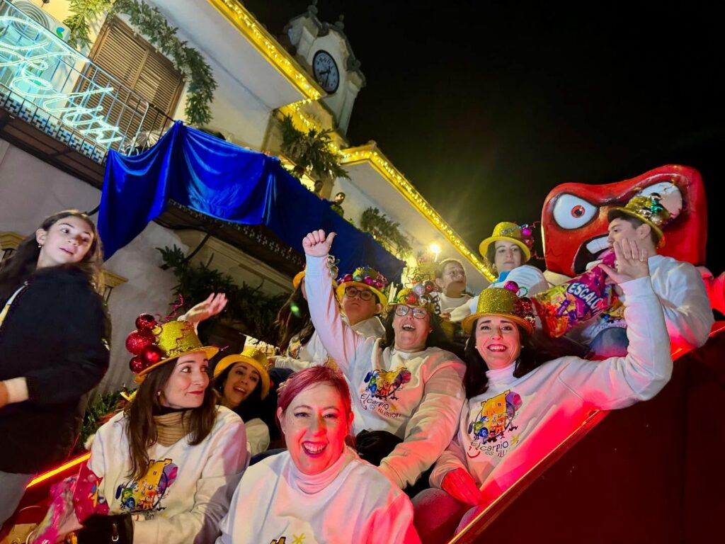La Cabalgata de los Reyes Magos llena de ilusión El Carpio pese a la lluvia